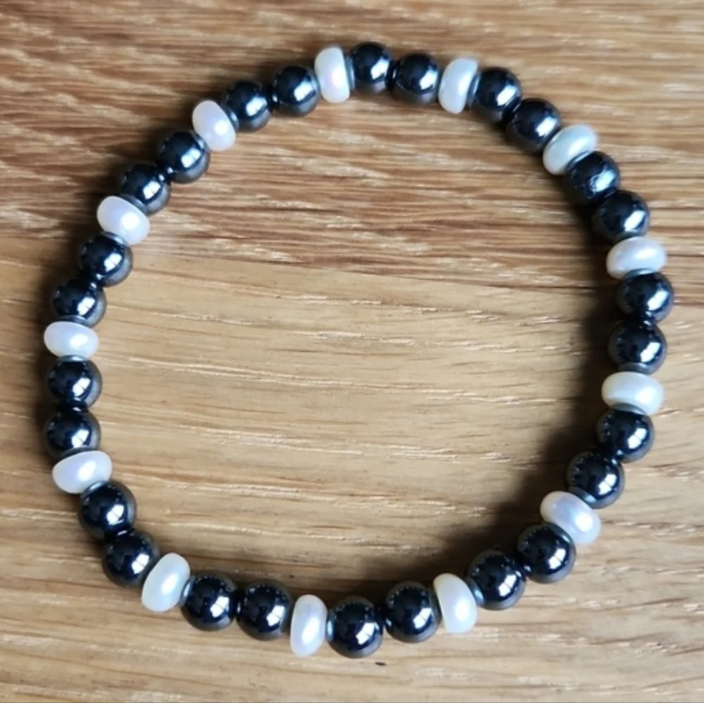 Fresh Water Pearls & Gray Hematite Beaded Stretch Bracelet | Handmade